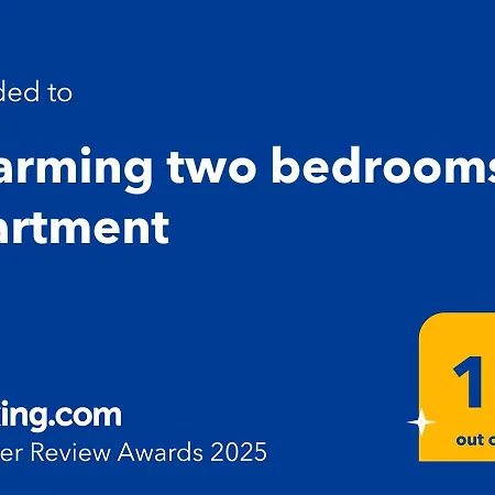 Charming Two Bedrooms 아파트